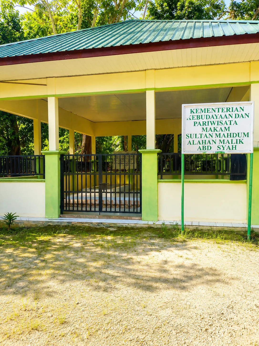 Makam Sultan Mahdum Alaidin Abdsyah