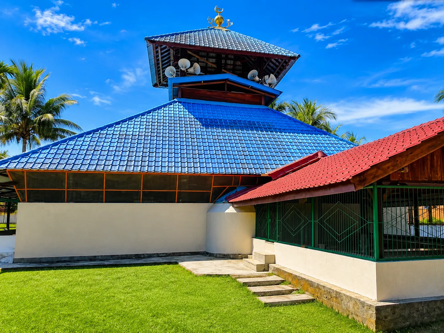 Masjid Tuha dan Makam Raja - Raja